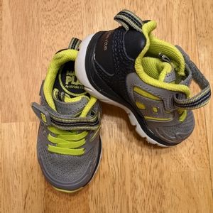 Stride rite made 2 play